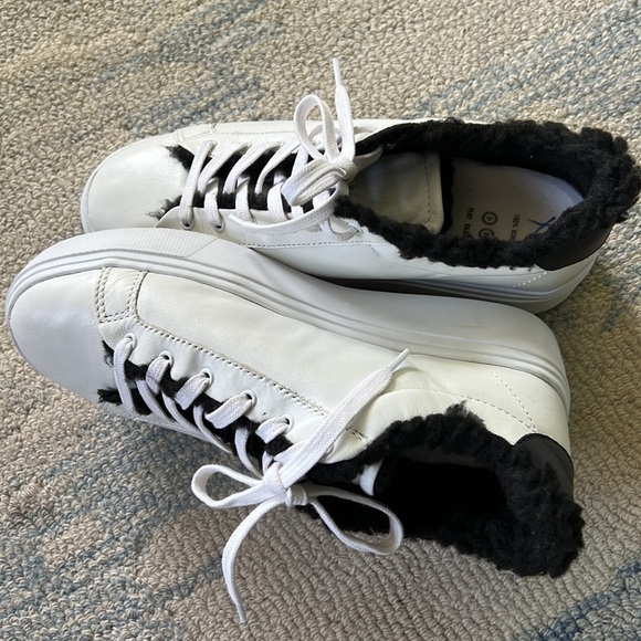 SCHUTZ KRISTEN WHITE LEATHER PLAIN SNEAKERS SHEARLING SIZE 8.5 EUC - Picture 11 of 13